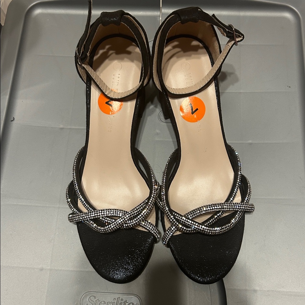 Elegant Black Strappy Sandal Size 7 - 2.5” Heel . New Condition.